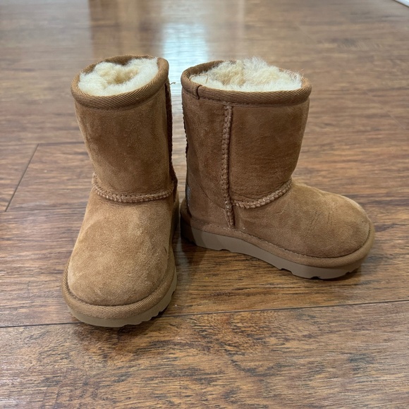 UGG Kids Boots in Brown - Picture 1 of 5